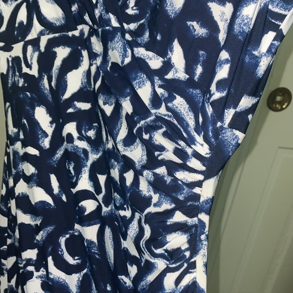 Ralph Lauren Blue & white dress Perfect for so many occasions! - Picture 7 of 7